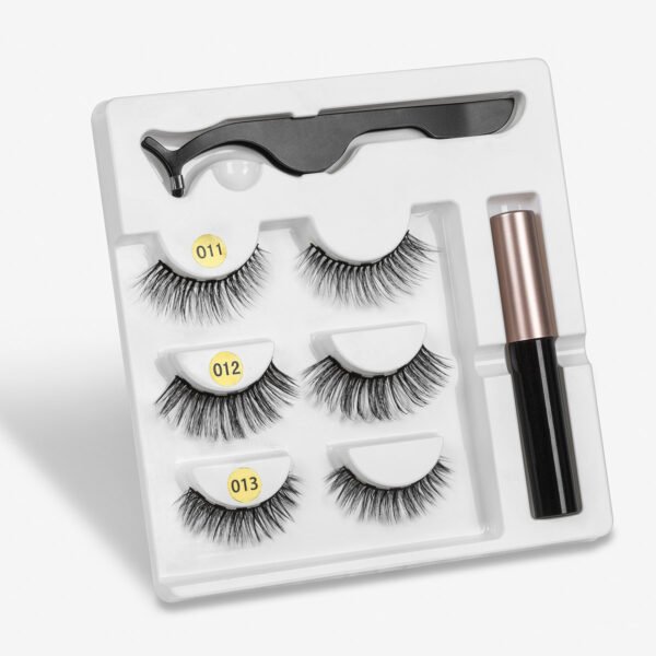 A Pair Of False Eyelashes With Magnets In Fashion - Image 6