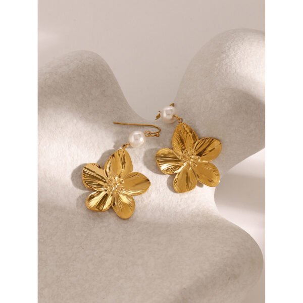 European And American Ins18k Gold Stainless Steel Flower Earrings - Image 6