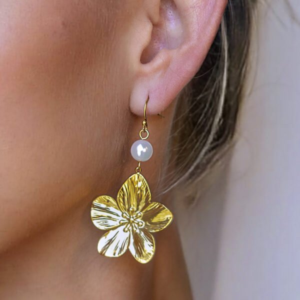 European And American Ins18k Gold Stainless Steel Flower Earrings - Image 4